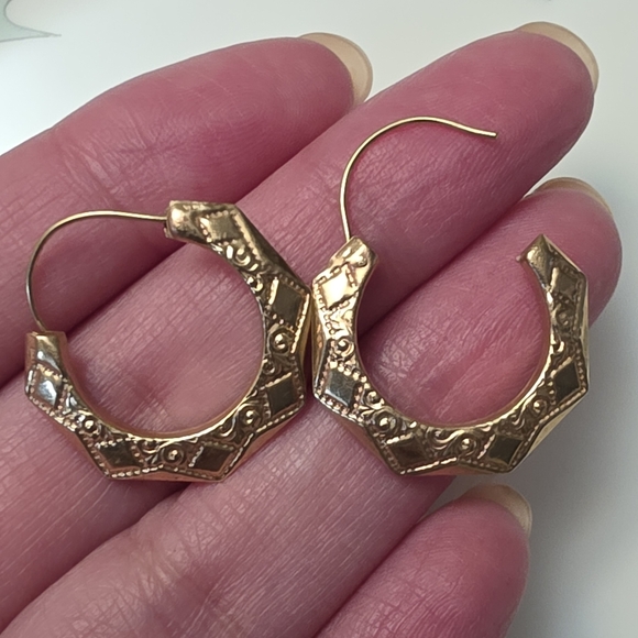 14kt Solid Gold Hoop Vintage Earrings With Scroll Work And Geometric Shape - Picture 3 of 9